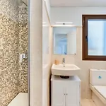 3 Bed In Appartement